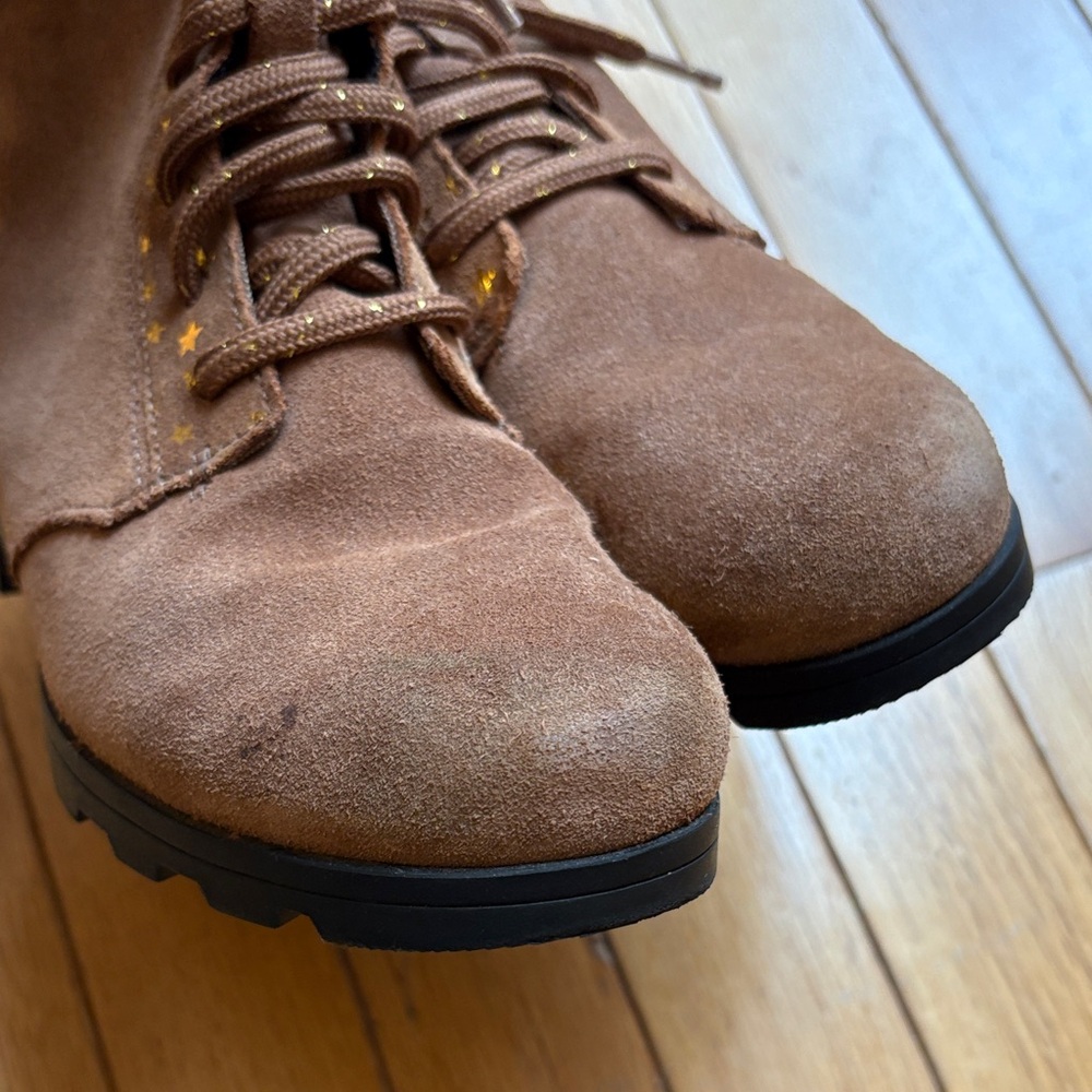 Sorel Emilie Brown Suede Watwrproof Combat Boots with Gold Stars - Picture 5 of 9